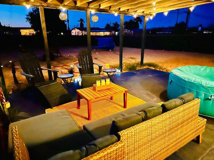 The Desert Monroe-Hot Tub-Firepit-Games-By Joshua Tree National Park 트웬티나인팜스 외부 사진